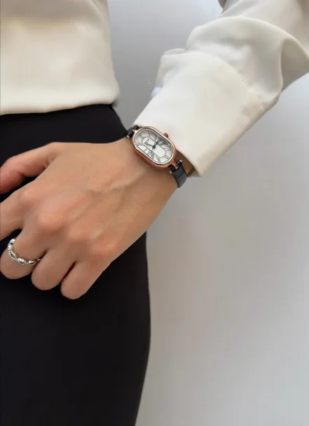 ساعت مچی زنانه دخترانه چرم بیضی رومی رویدا پینترستی ROYDA - مشکی