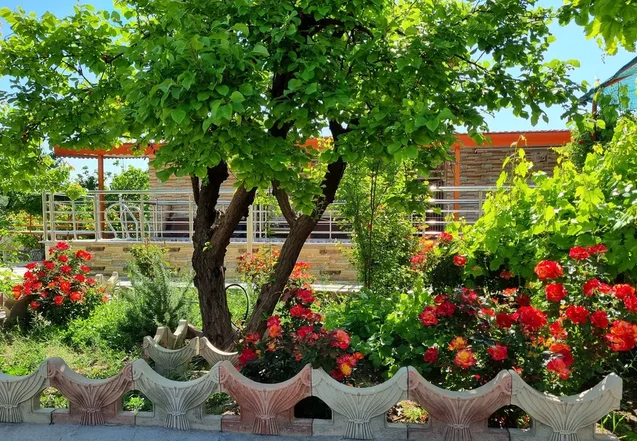 باغ ویلای قلعه سفید مابین اصفهان و نجف آباد، در نجف آباد