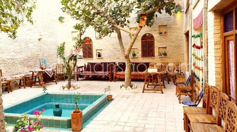 اتاق ۲ تخته گوهر بانو در اقامتگاه بومگردی در شیراز