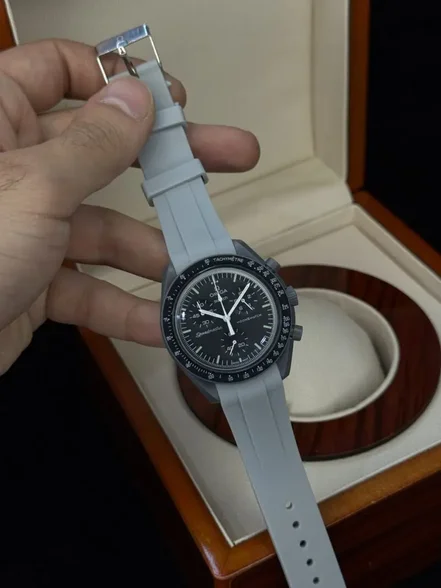معرفی ساعت امگا سواچ مدل سفر به ماه بند رابر omega swatch